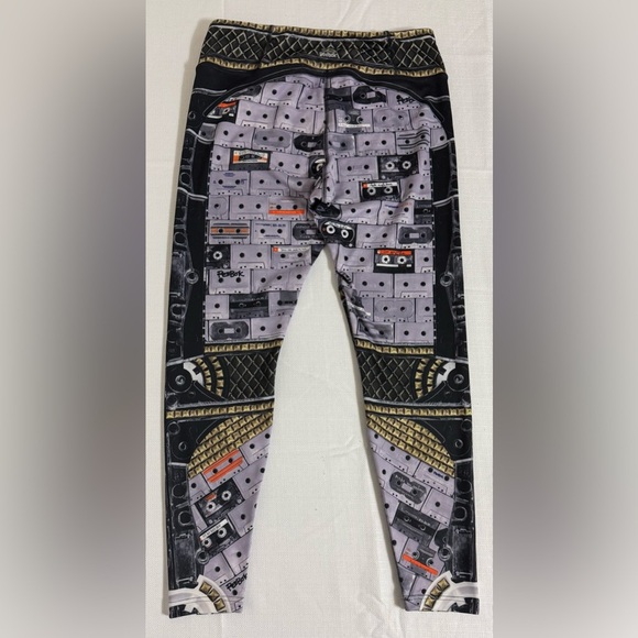 Reebok Leggings Speedwick Lux Bold Baroque Print Large Cassette Tape Music - Picture 4 of 15